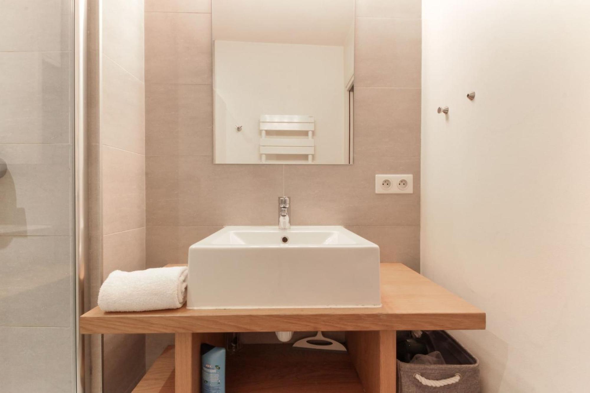Nook 42 - The Loft - Central 2Br W/ Balcony Views Σαμονί Εξωτερικό φωτογραφία