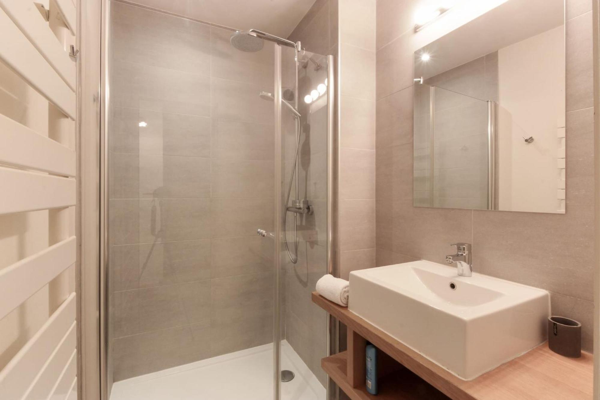 Nook 42 - The Loft - Central 2Br W/ Balcony Views Σαμονί Εξωτερικό φωτογραφία